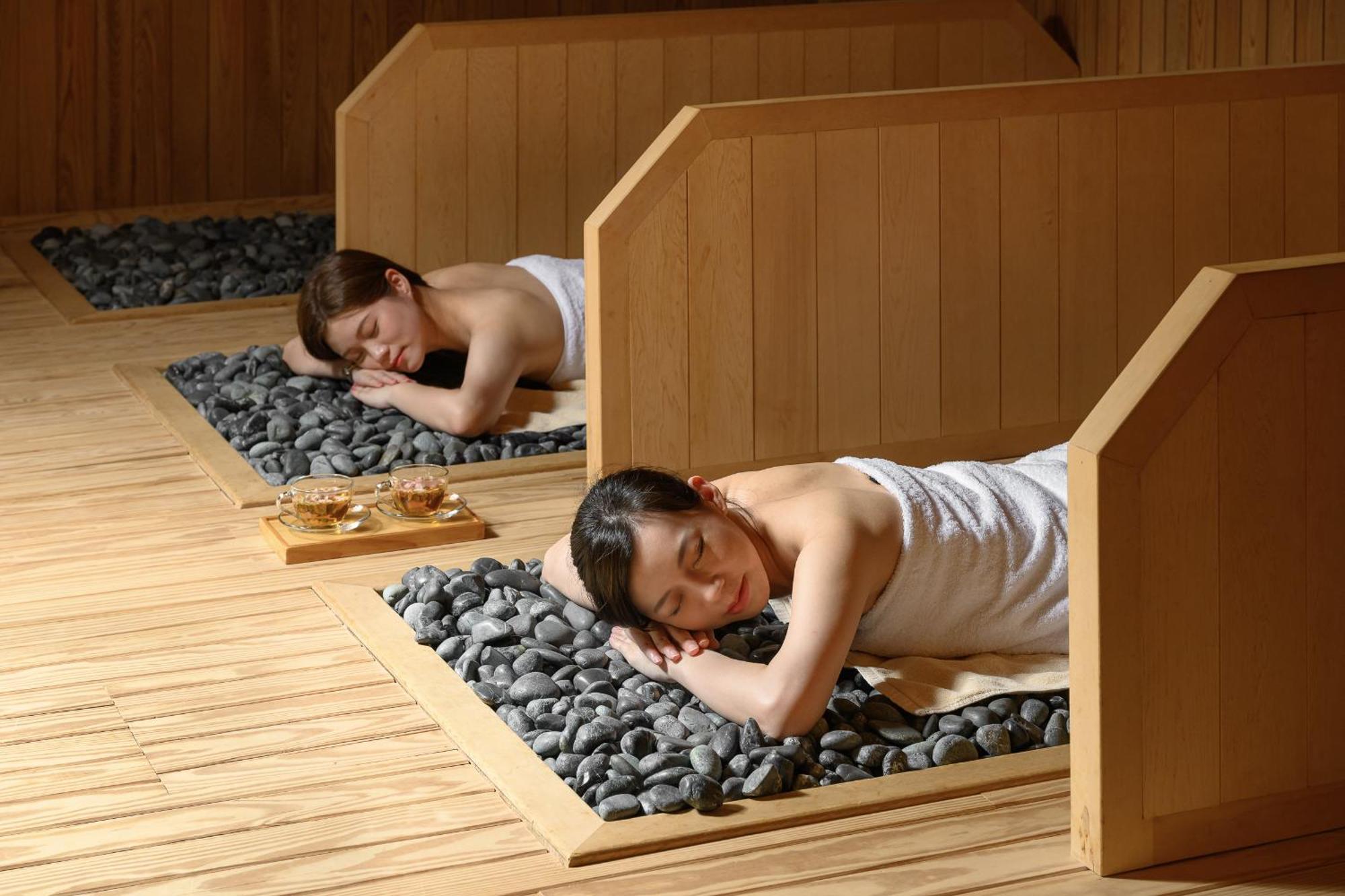 Evergreen Resort Hotel - Jiaosi Ťiao-si Exteriér fotografie A traditional Korean spa